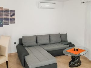 23732082-Ferienwohnung-4-Vrsar-300x225-3