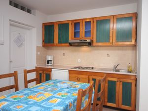 23933293-Ferienwohnung-6-Vrsar-300x225-4