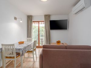 22067465-Ferienwohnung-3-Vrsar-300x225-2