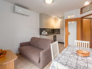 22067465-Ferienwohnung-3-Vrsar-300x225-4