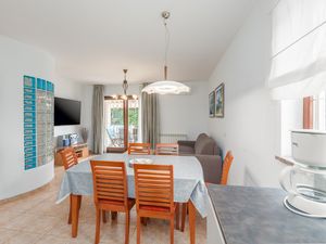 22146475-Ferienwohnung-6-Vrsar-300x225-2