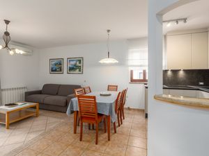 22146475-Ferienwohnung-6-Vrsar-300x225-3