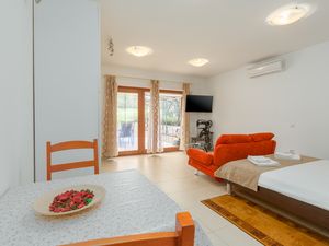 22067517-Ferienwohnung-2-Vrsar-300x225-3