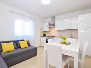 23944246-Ferienwohnung-3-Vrsi-300x225-0