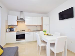 23944246-Ferienwohnung-3-Vrsi-300x225-2