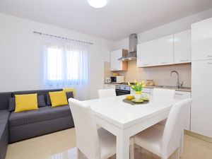 23944246-Ferienwohnung-3-Vrsi-300x225-5