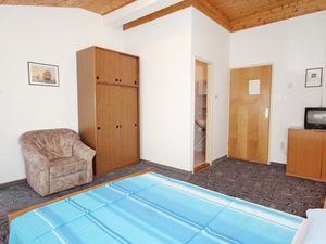 18322828-Ferienwohnung-2-Vrsi-300x225-4