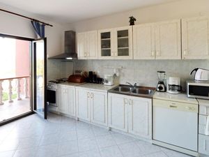 21730721-Ferienwohnung-8-Vrsi-300x225-3