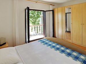 21730721-Ferienwohnung-8-Vrsi-300x225-5