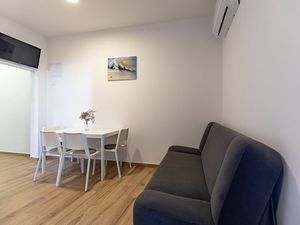 23392645-Ferienwohnung-5-Vrsi-300x225-0