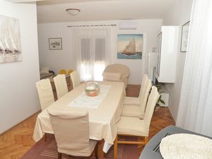 23931805-Ferienwohnung-8-Vrsi-300x225-3