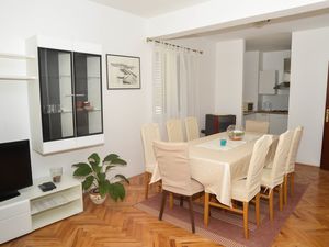 23931805-Ferienwohnung-8-Vrsi-300x225-4