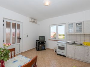 23943136-Ferienwohnung-3-Vrsi-300x225-5