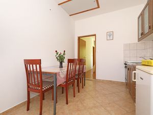 23943138-Ferienwohnung-3-Vrsi-300x225-5