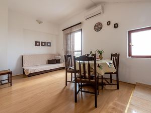 23753571-Ferienwohnung-4-Vrsi-300x225-4