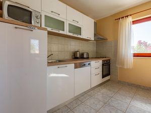 23755121-Ferienwohnung-6-Vrsi-300x225-5