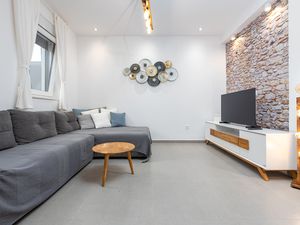 23756683-Ferienwohnung-6-Vrsi-300x225-2