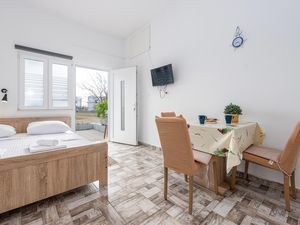 23759746-Ferienwohnung-2-Vrsi-300x225-3