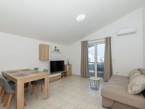 21730603-Ferienwohnung-4-Vrsi-300x225-4