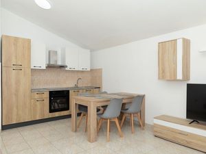 21730603-Ferienwohnung-4-Vrsi-300x225-5