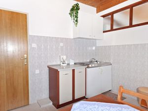 18321973-Ferienwohnung-4-Vrsi-300x225-2