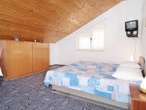 18323817-Ferienwohnung-2-Vrsi-300x225-3