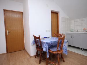 18510433-Ferienwohnung-5-Vrsi-300x225-4