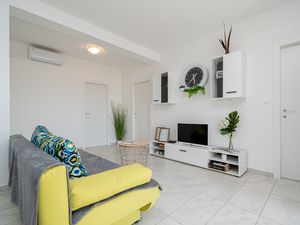 23916974-Ferienwohnung-6-Vrsi-300x225-1