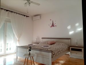 23931933-Ferienwohnung-5-Vrsi-300x225-4