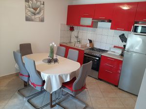 23931934-Ferienwohnung-4-Vrsi-300x225-4