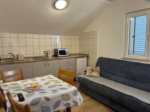 18510433-Ferienwohnung-5-Vrsi-300x225-2