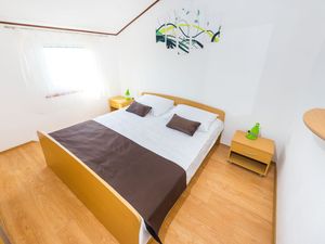 23928868-Ferienwohnung-4-Vrsi - Mulo-300x225-5