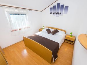 19066316-Ferienwohnung-4-Vrsi - Mulo-300x225-5