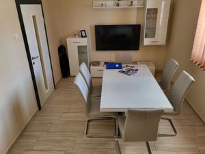 23134519-Ferienwohnung-8-Vrsi - Mulo-300x225-1