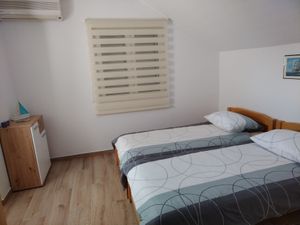 23927353-Ferienwohnung-4-Vrsi - Mulo-300x225-3