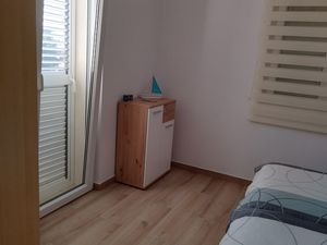 23927353-Ferienwohnung-4-Vrsi - Mulo-300x225-3