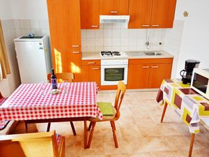 23931516-Ferienwohnung-5-Vrsi - Mulo-300x225-3