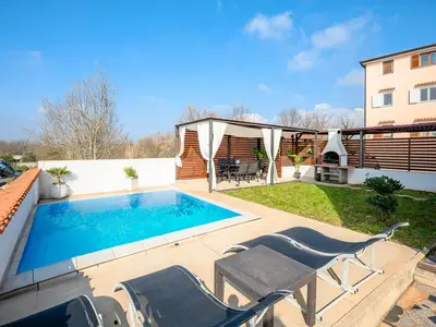 PoolOfHouse