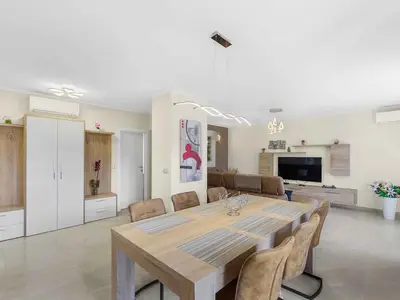 Ferienwohnung für 6 Personen (130 m²) in Vrvari 1/10