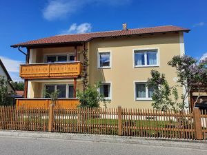 23051339-Ferienwohnung-4-Wackersdorf-300x225-4