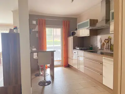 3.Küche mit kleinem Essbereich.jpeg