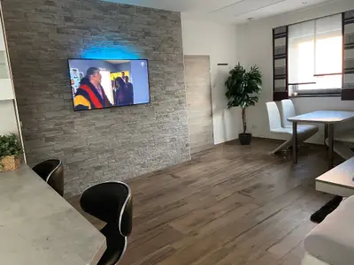 Aufenthaltsraum mit Fernseher