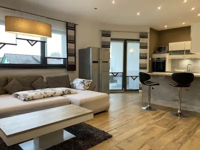 Aufenthaltsraum mit Balkonausgang