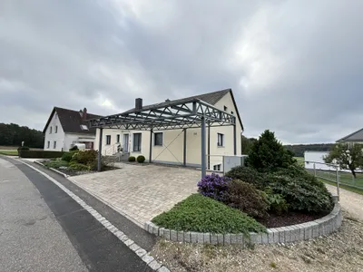 Haus mit Carport 1/2