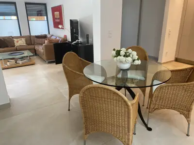 Blick ins Wohnzimmer