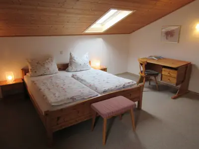 Schlafzimmer 1