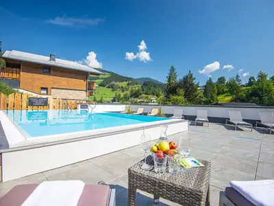 PoolOfHouse