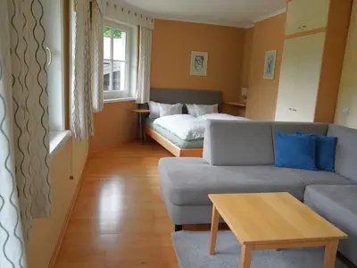 Wohn- und Schlafzimmer