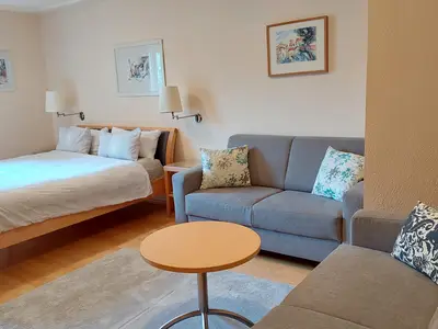 Wohn- und Schlafzimmer