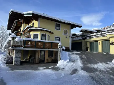 Haus-Ortsblick-Winter-Zufahrt-Wagrain-Appartement